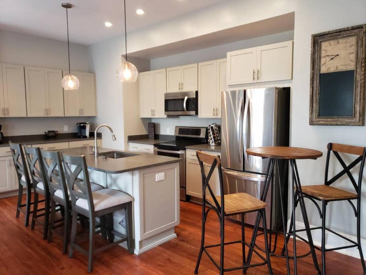 Newly Renovated 4 Bed 3 Bath And 2 Parking Spots Villa Savannah Eksteriør bilde